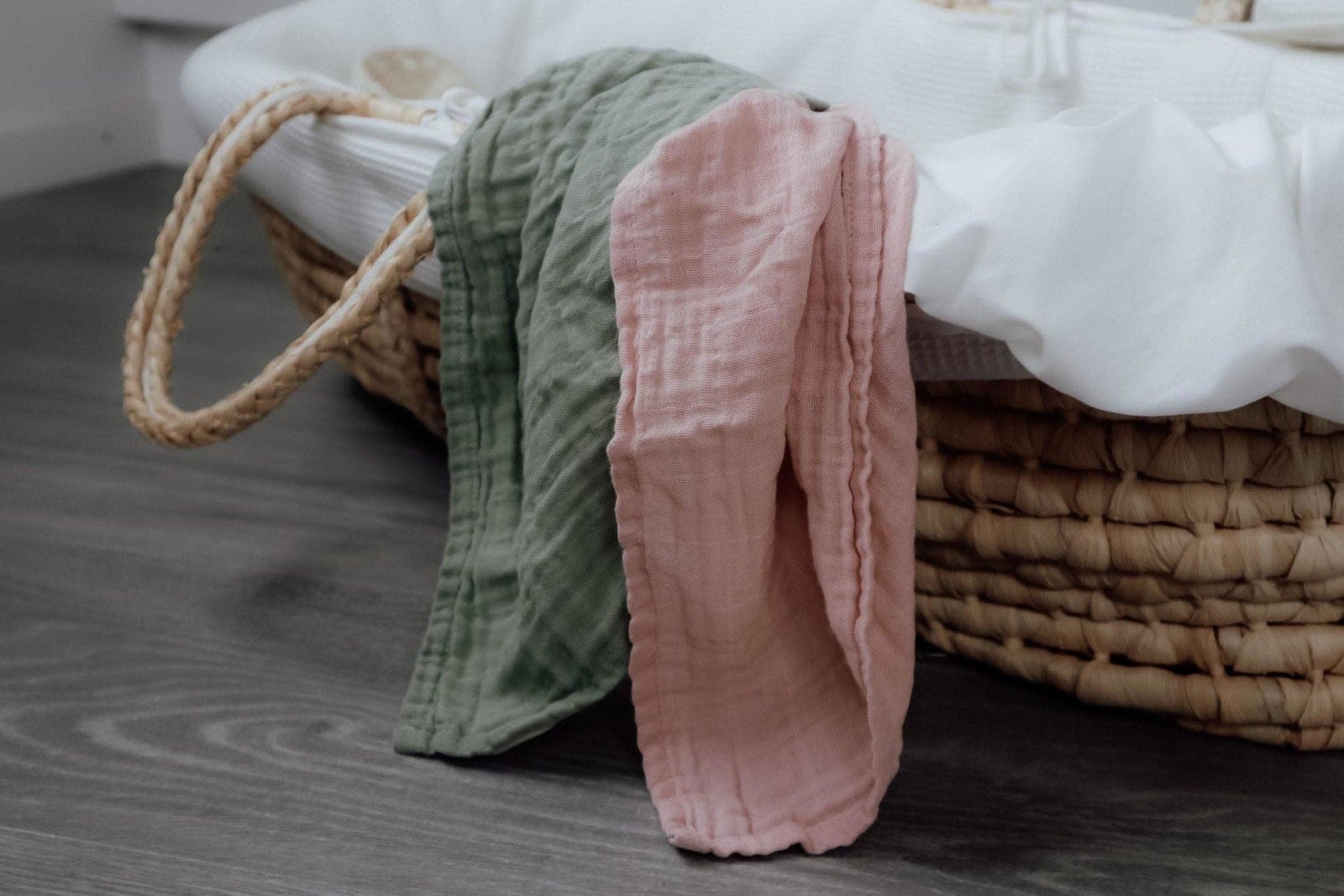 Muslin Cloth 2-pack Powder. One Leaf, One Solid