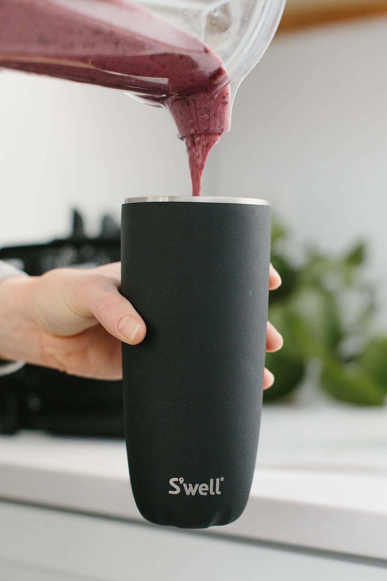 24oz Onyx Tumbler with Straw
