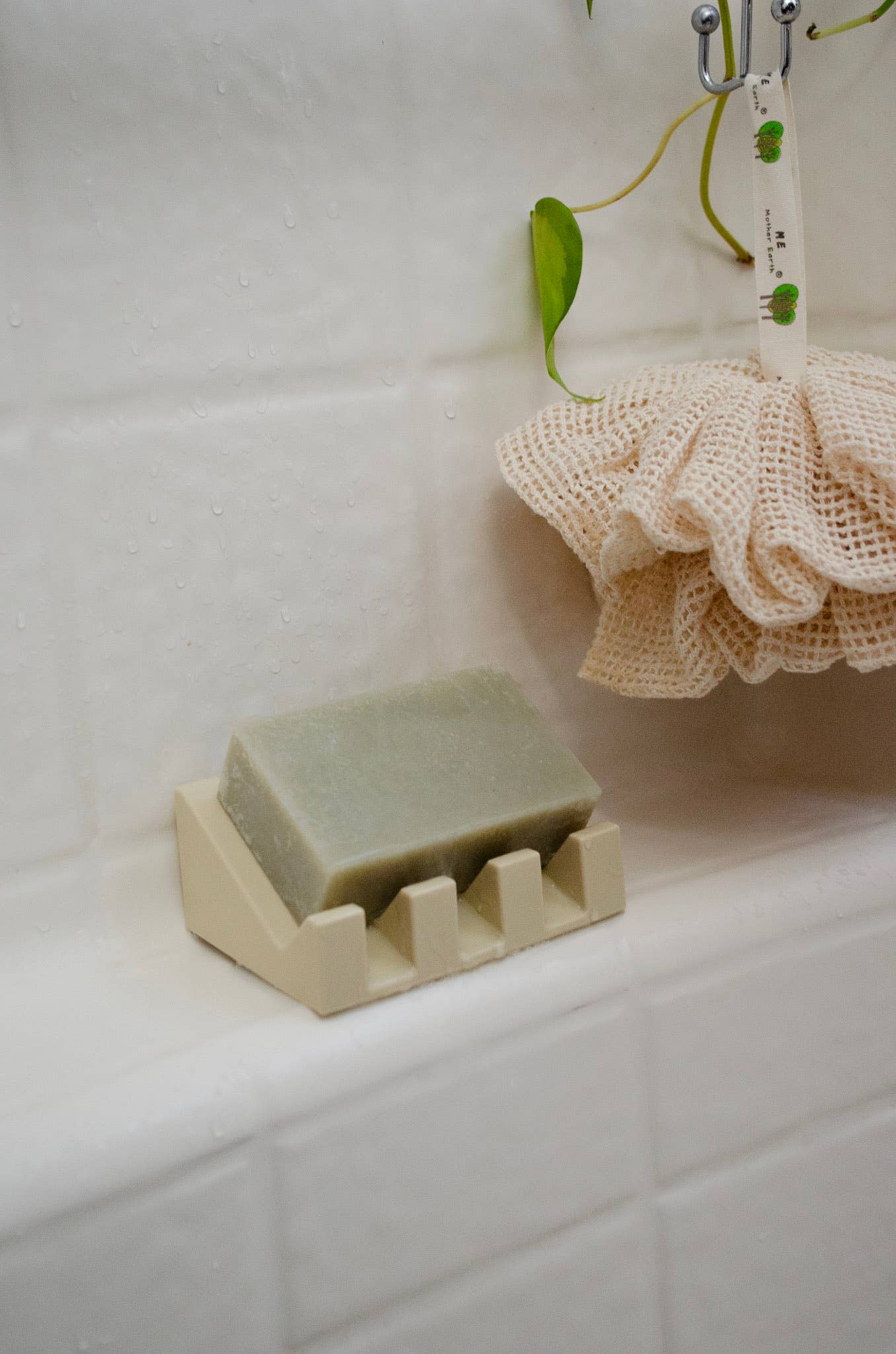 Me Mother Earth - Silicone Draining Soap Dish