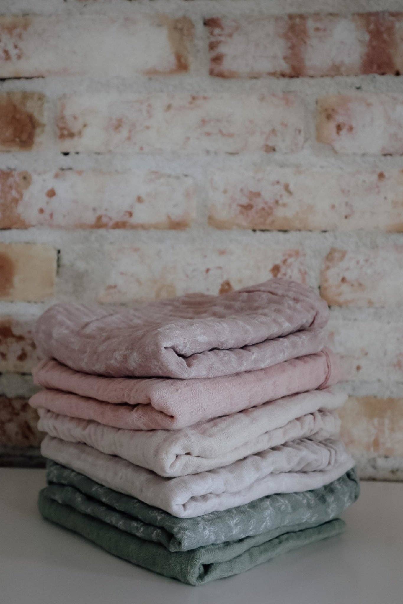 Muslin Cloth 2-pack Powder. One Leaf, One Solid