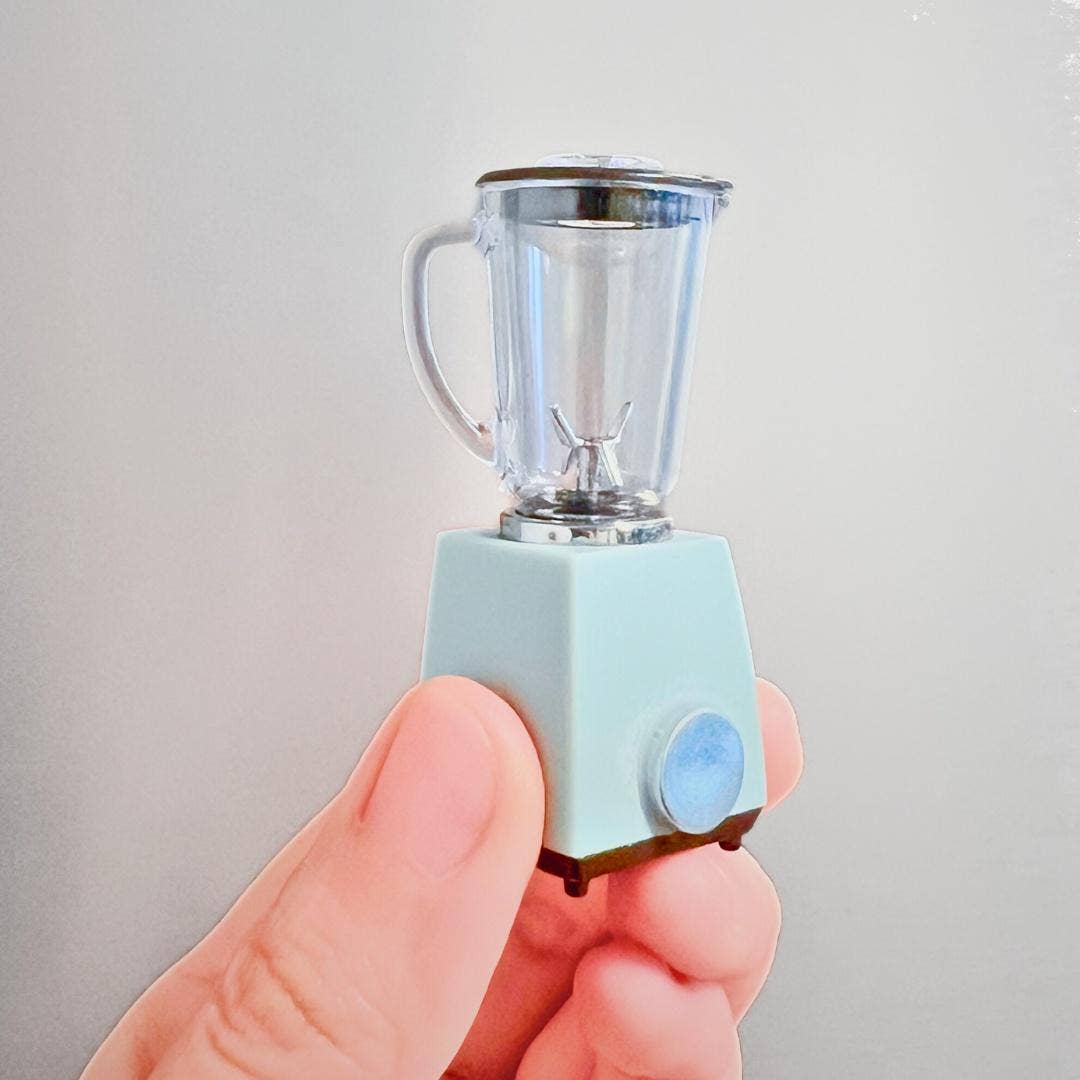 Mini Retro Blender Fridge Magnet – Unique Kitchen Decor Gift