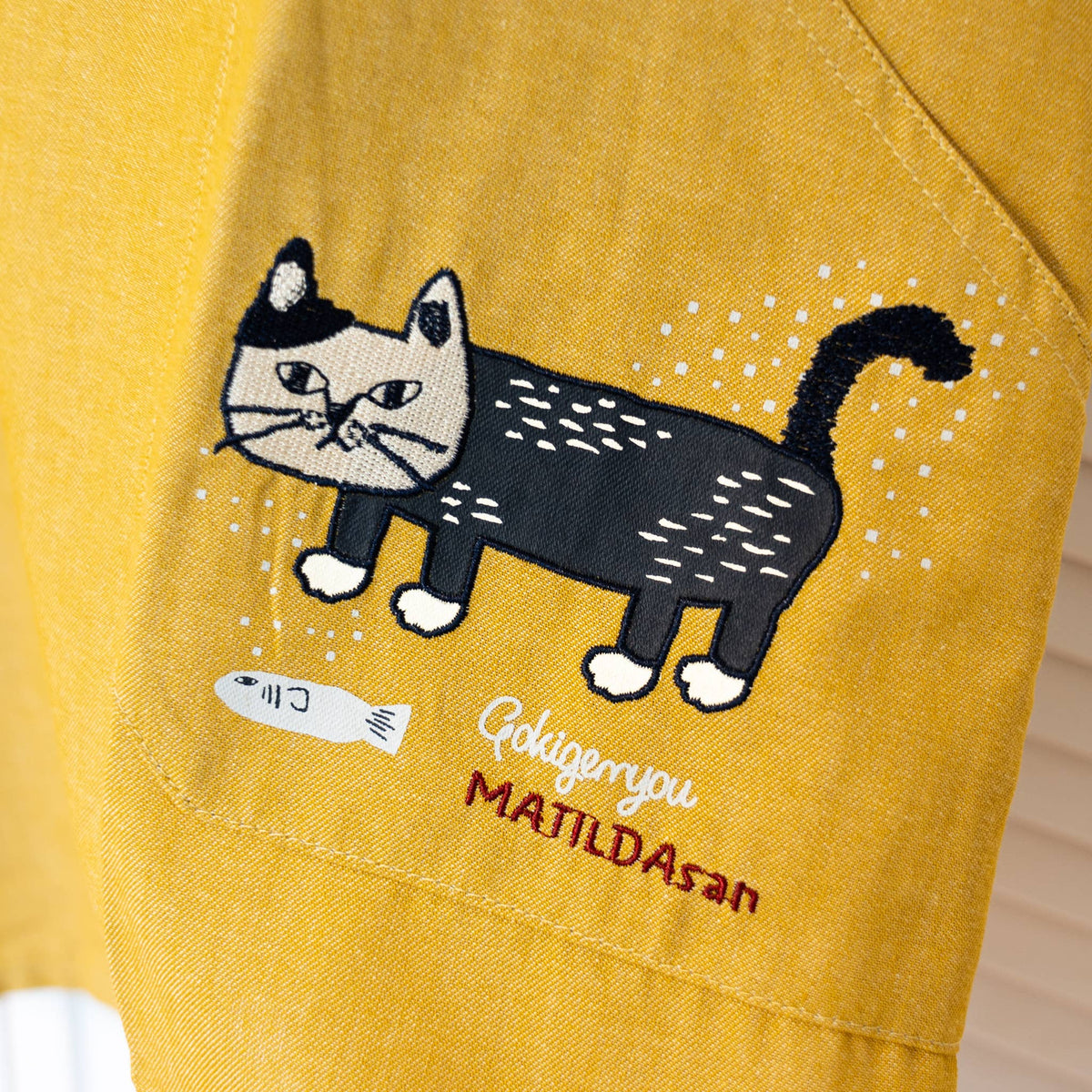 Kusuguru Japan Embroidered Cat Apron - Cute Cotton Smock