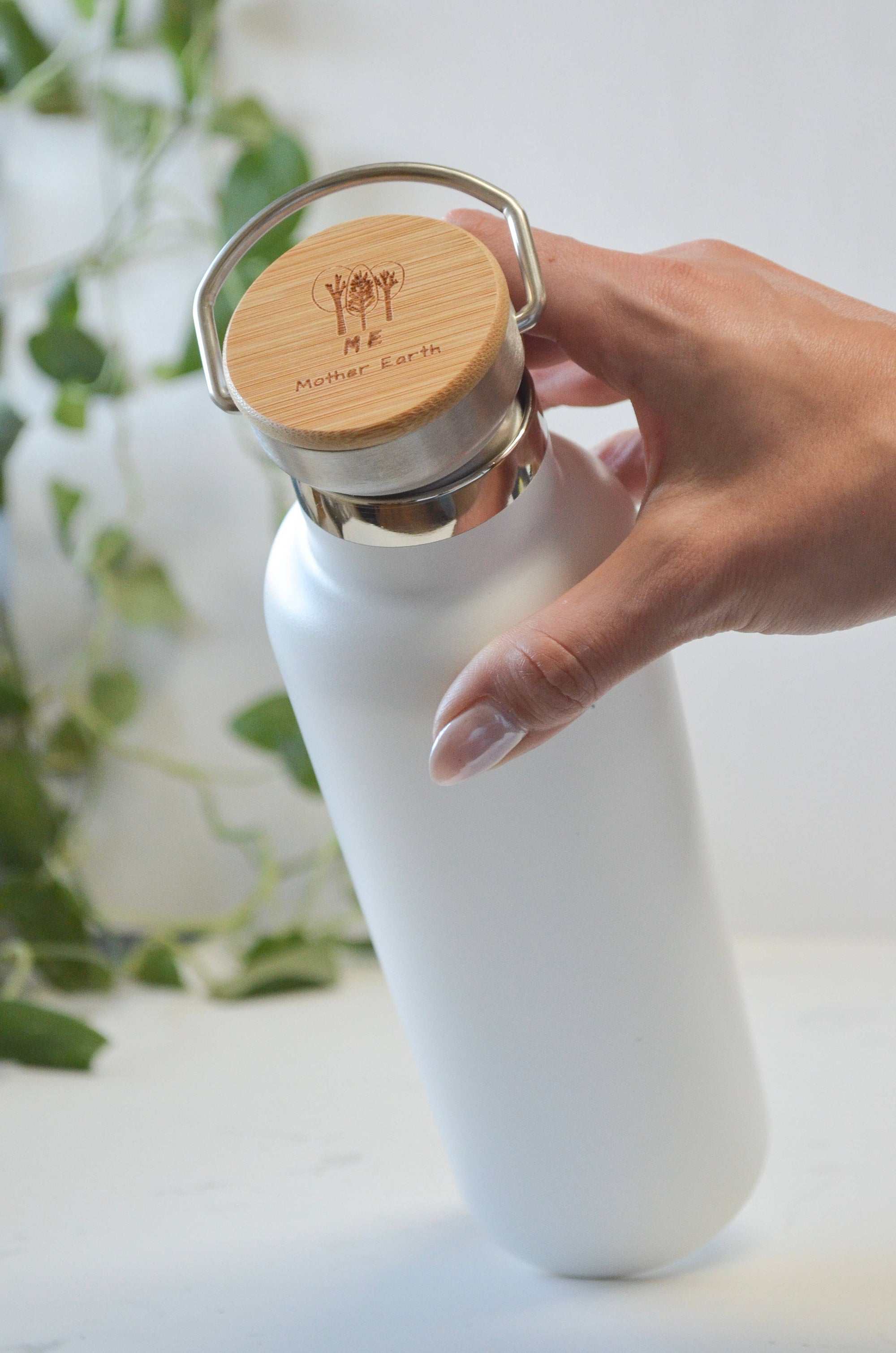 Me Mother Earth - Stainless Steel Water Bottle with Bamboo Lid