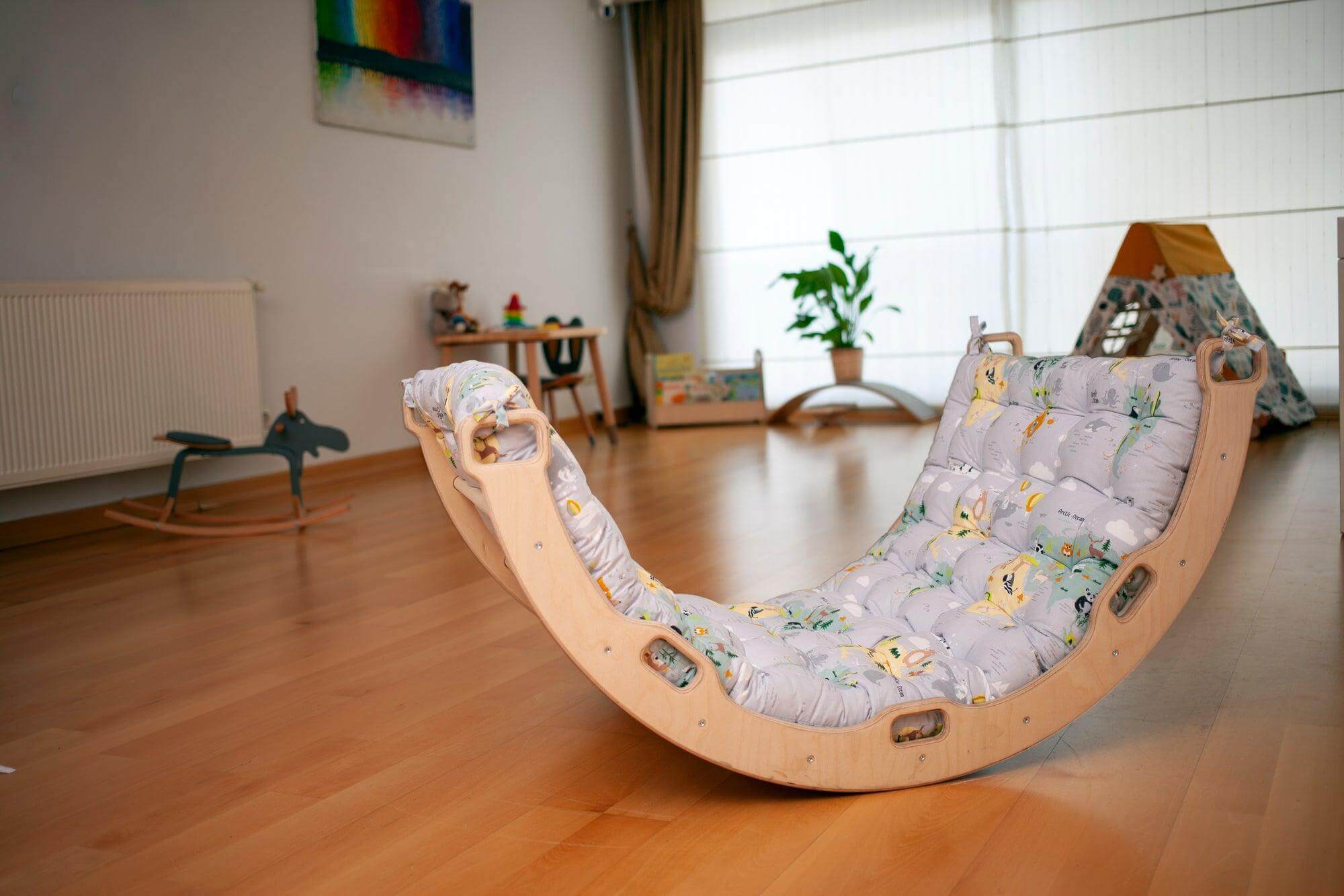 XL Climbing Arch/Rocker &amp; Map Pattern Cushion Set