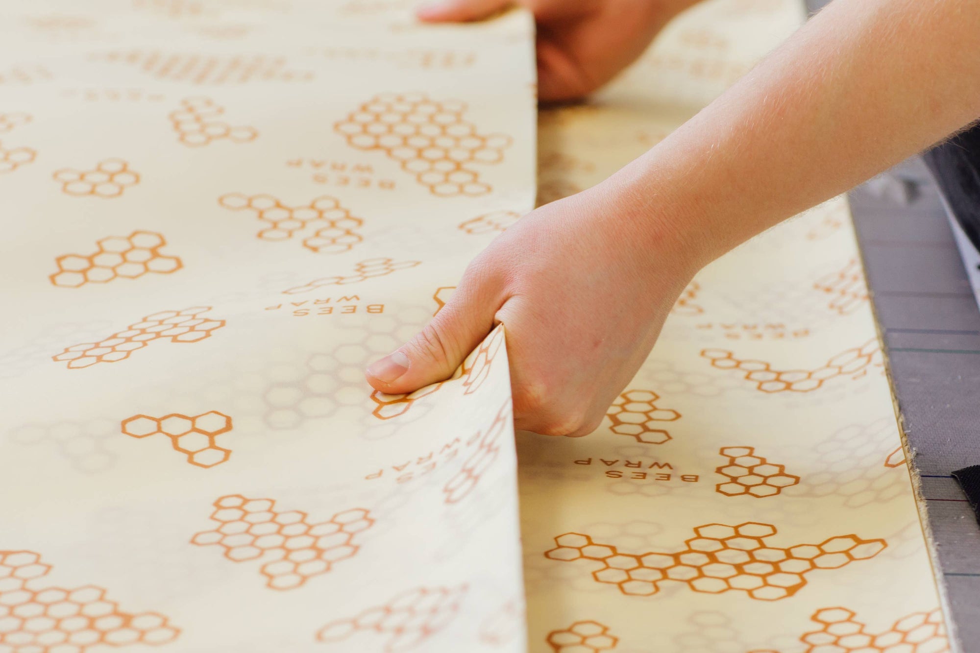 Bee's Wrap - Queen Bee Med. singles